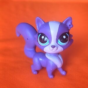 Purple LPS Toy Figure : Littlest Pet Shop FRILLY VON RICHES